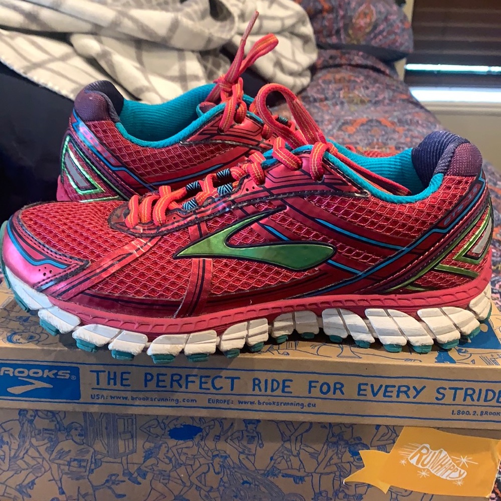 Brooks Tennis Shoes